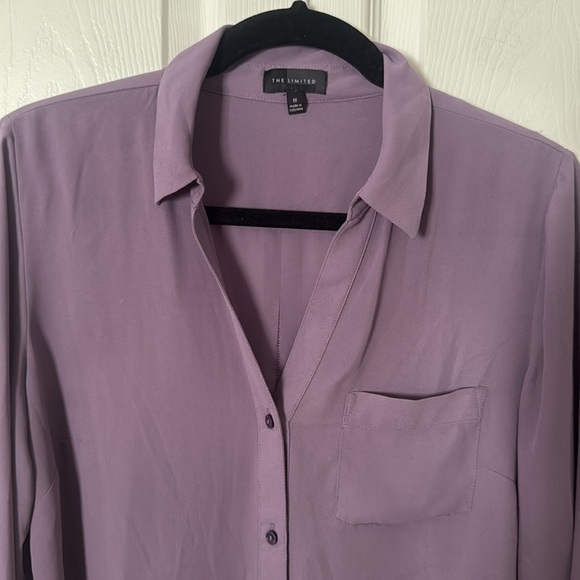 The Limited Lavender Blouse lightweight button up size medium - Picture 3 of 4